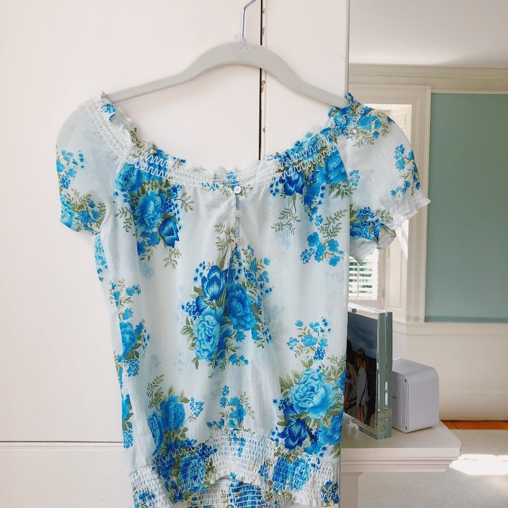abercrombie: blue floral peasant blouse